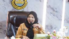 Wali Kota Bandar Lampung, Eva Dwiana, memimpin langsung rapat koordinasi percepatan penanggulangan Tuberkulosis (TBC) melalui program TOS TB (Temukan, Obati, Sampai Sembuh) di Ruang Rapat Wali Kota, Kamis (16/4/2026).