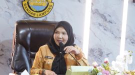 Wali Kota Bandar Lampung, Eva Dwiana, memimpin langsung rapat koordinasi percepatan penanggulangan Tuberkulosis (TBC) melalui program TOS TB (Temukan, Obati, Sampai Sembuh) di Ruang Rapat Wali Kota, Kamis (16/4/2026).